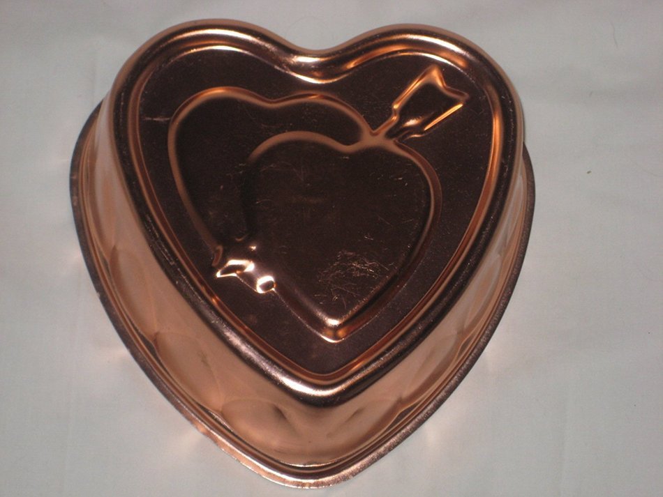 Coppertone Aluminum Heart & Arrow Jell-O Mold Cake Baking Pan