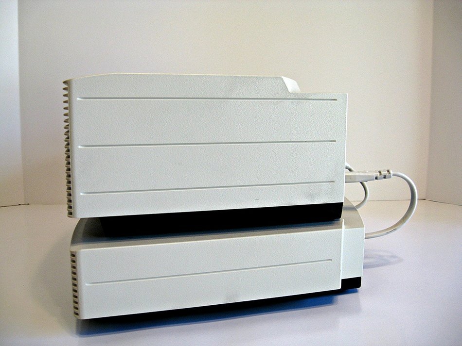 Bose Wave Music System with Multi-CD Changer -- Platinum White N3