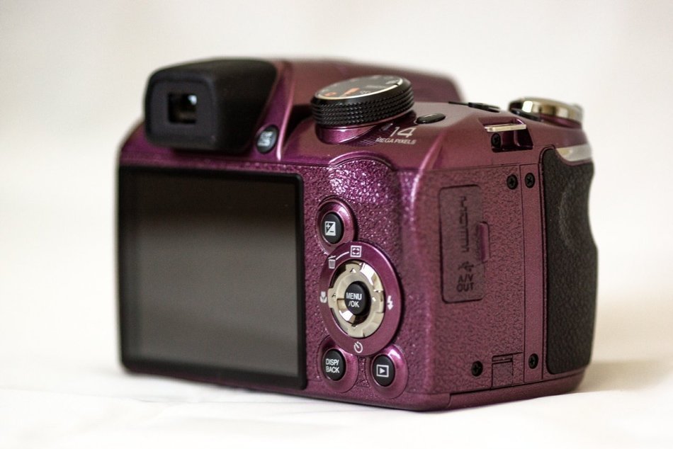 Fuji Finepix S4000 S4080 Full 720p HD 14MP Digital Camera w/ 30x Optical Zoom, 3" TFT LCD (Plum) N5