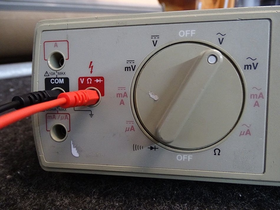 Fluke 37 Multimeter w/ Generic Test Leads