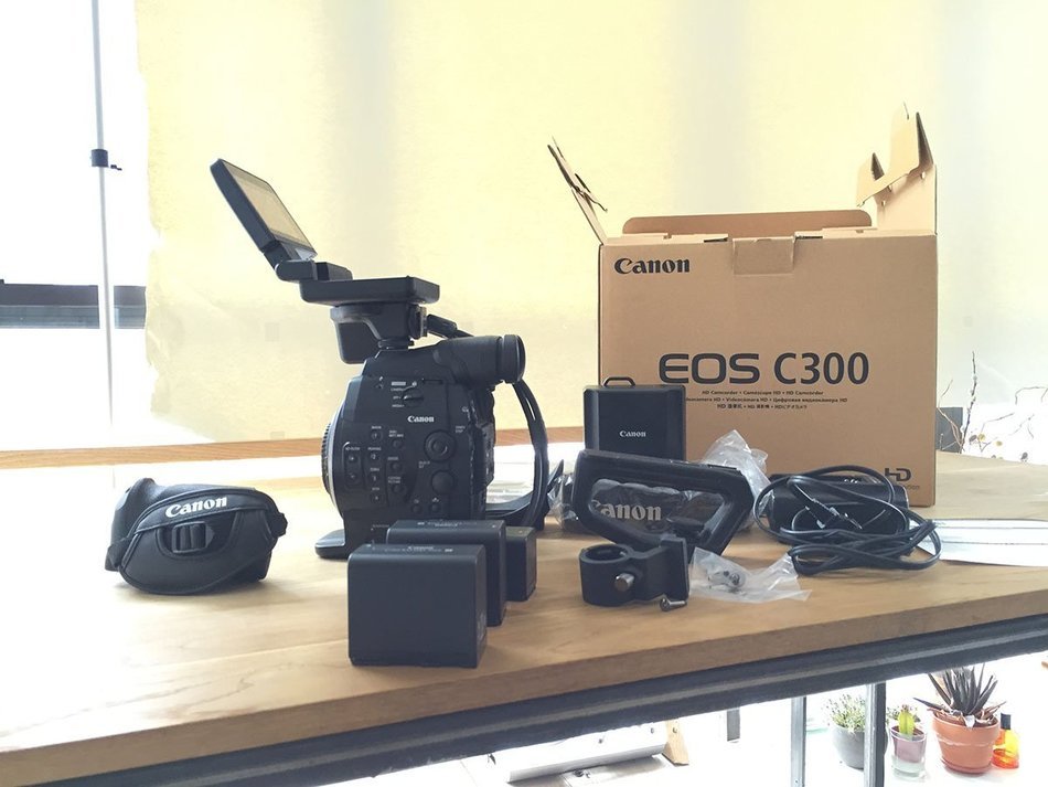 Canon EOS C300 Cinema Camcorder Body with Dual Pixel CMOS AF (EF Lens Mount) - International Version (No Warranty) N7