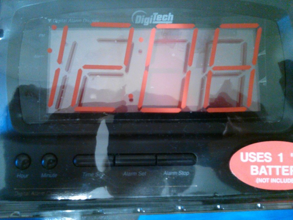 JUMBO READOUT DIGITAL ALARM CLOCK
