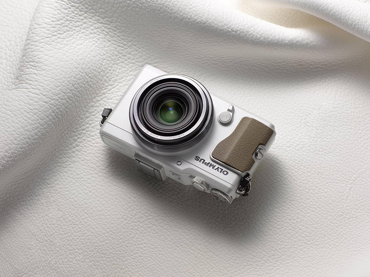 Olympus XZ2 Digital Camera (White) International Version (No