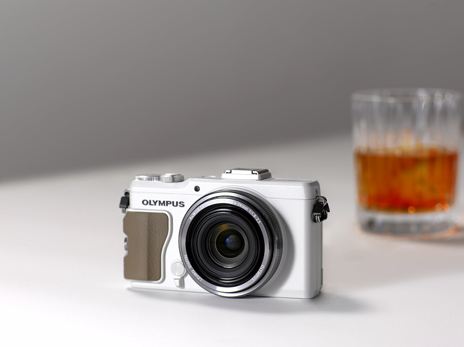 Olympus XZ2 Digital Camera (White) International Version (No