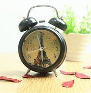 Surborder Shop Creative Twin Bell Analog Alarm Clock Battery Operated - Loud Alarm Clock Rural style Black