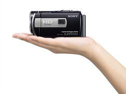 Sony HDR-PJ200 High Definition Handycam 5.3 MP Camcorder with 25x Optical Zoom and Built-in Projector (Black)... N7