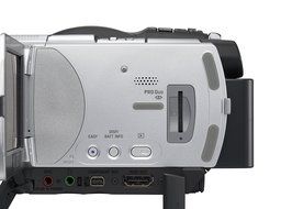 Sony HDR-UX7 6MP AVCHD DVD High Definition Camcorder with 10x Optical Zoom (Discontinued by Manufacturer) N5