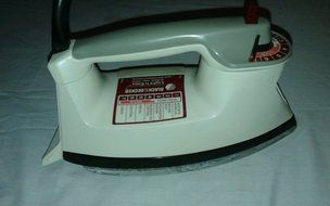 Black &amp; Decker Light 'N Easy Spray Steam Dry Iron Water Window F365s N2