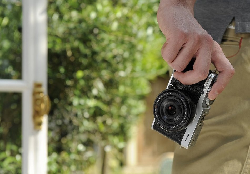 Fujifilm X-M1 Compact System 16 MP Digital Camera with 3-Inch LCD Screen - Body Only (Brown) N43