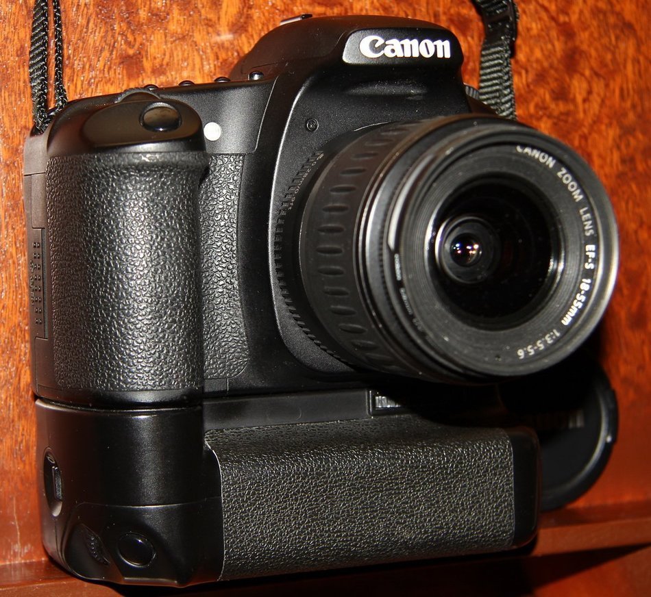 D3) CANON EOS 30D BODY