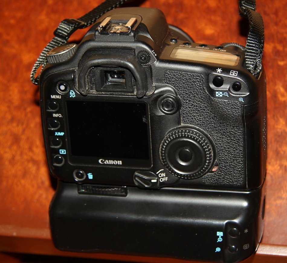 D3) CANON EOS 30D BODY N2