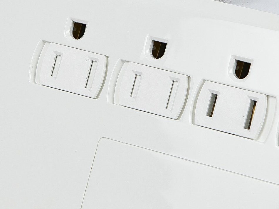 Monoprice 109203 12 Outlet Power Surge Protector with 2 Built-In USB Charger Ports, 4230 Joules N4