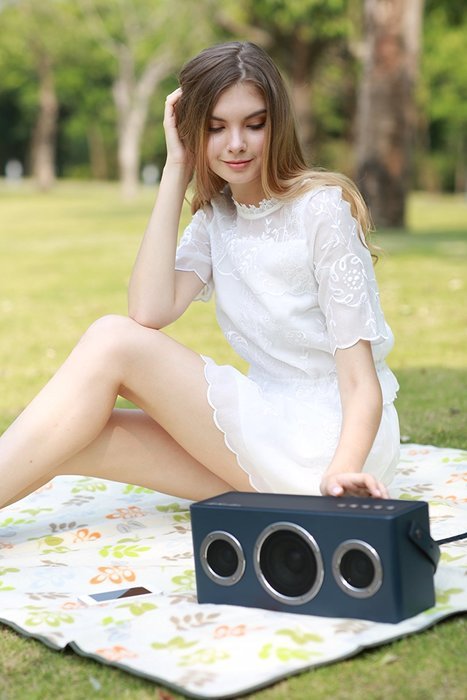 [Apple MFI Certified] GGMM M4 Leather Wireless Wi-Fi/Bluetooth/Multi-Room Play Speaker w/Rechargeable Battery... N12