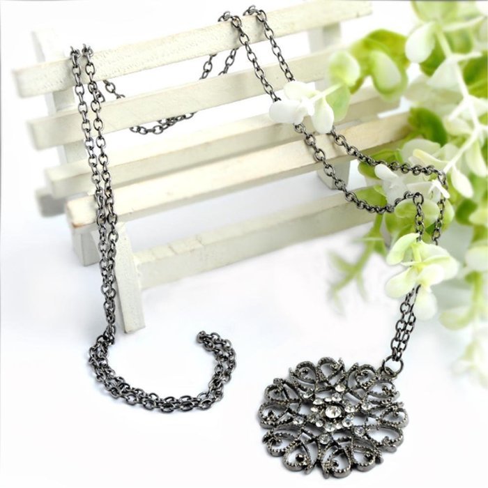 Occident Fashion Retro Hollow Out Flower With Clear Crystal Long Chain Necklace