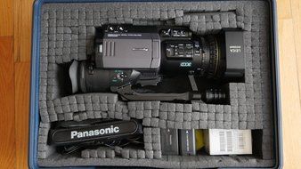 Panasonic AG-DVX100B - Camcorder - widescreen - 410 Kpix - optical zoom: 10 x - Mini DV N3