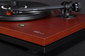 Music Hall MMF-5.3SE Two-Speed Belt Driven Turntable with Carbon Arm and Ortofon 2M Cartridge (Rosenut) N2