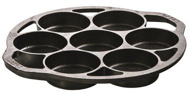 Lodge L7B3 Cast Iron Drop Biscuit Pan, Pre-Seasoned N3