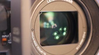Panasonic AG-DVX100B - Camcorder - widescreen - 410 Kpix - optical zoom: 10 x - Mini DV N8