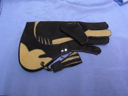 Triple Skinned Falconry glove (Premier range) Small size (MUSTARD &amp; BROWN)