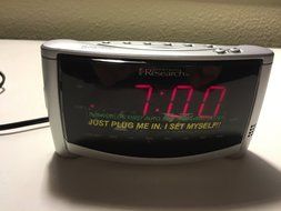 Emerson Research The World First Auto-Setting Alarm Clock