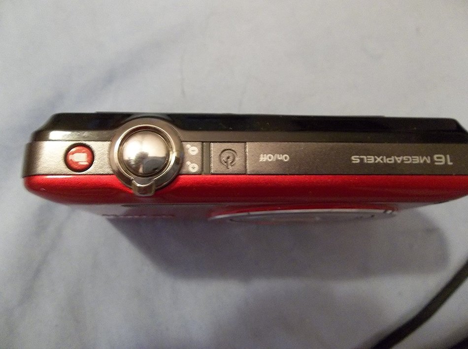 Kodak Easyshare Touch M5370 16 MP Digital Camera with 5x Optical Zoom, HD Video Capture and 3.0-Inch Capacitive... N7