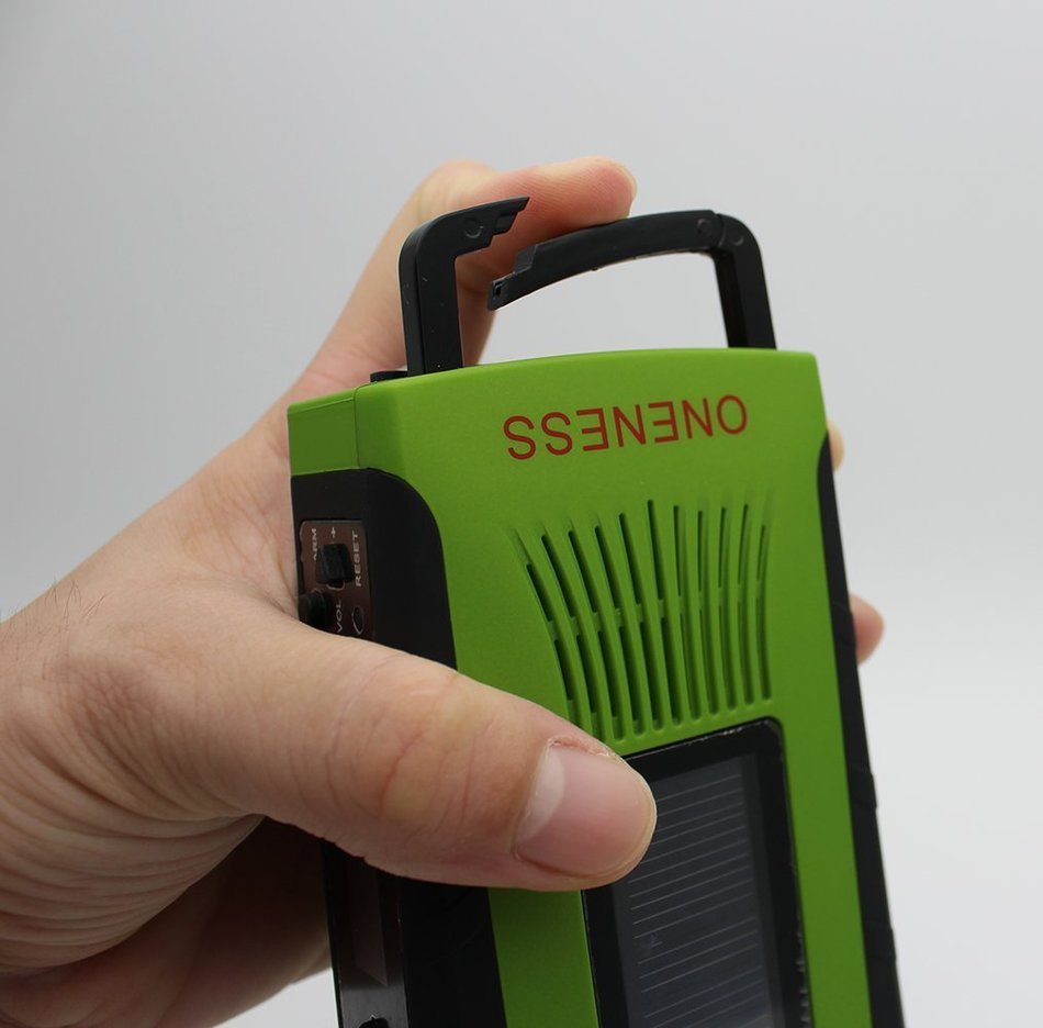 ONENESS Emergency Survival Solar Hand Crank Multi- Purpose Digital Radio AM/FM/ NOAA + Flashlight+Cellphone Charger... N5