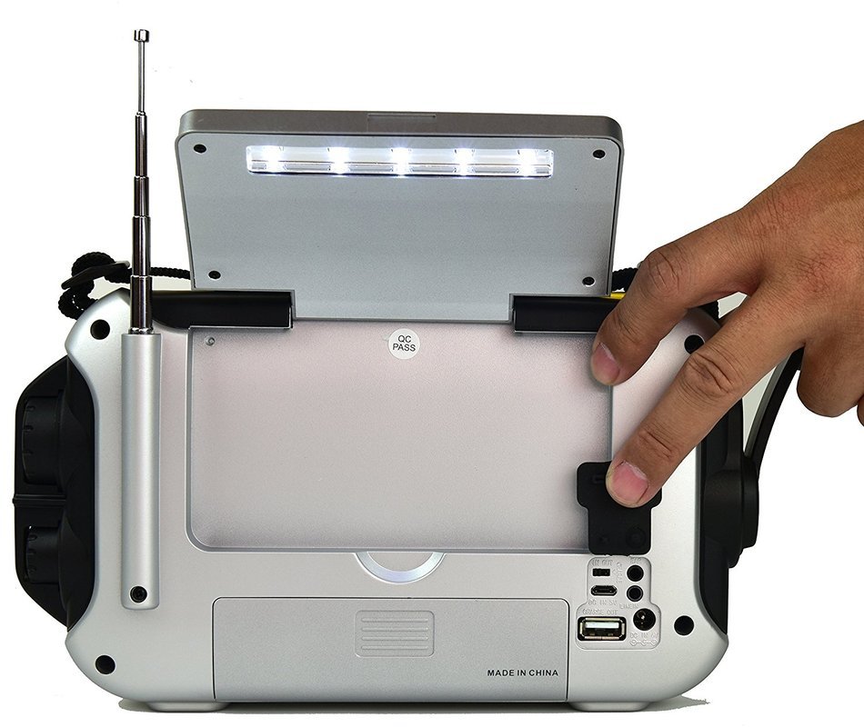Kaito KA600L 5-Way Powered Emergency AM/FM/SW NOAA Weather Alert Radio with Solar,Dynamo Crank,Flashlight and... N3
