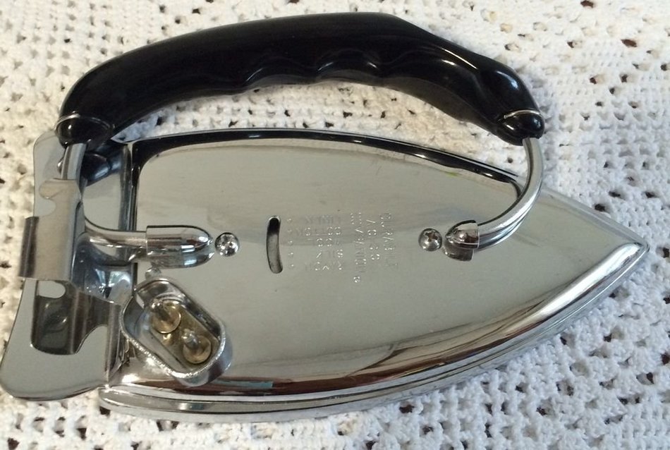 Vintage Durabilt AC-DC Folding Travel Iron Clothing Iron
