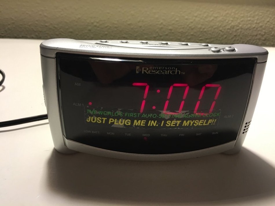 Emerson Research The World First Auto-Setting Alarm Clock