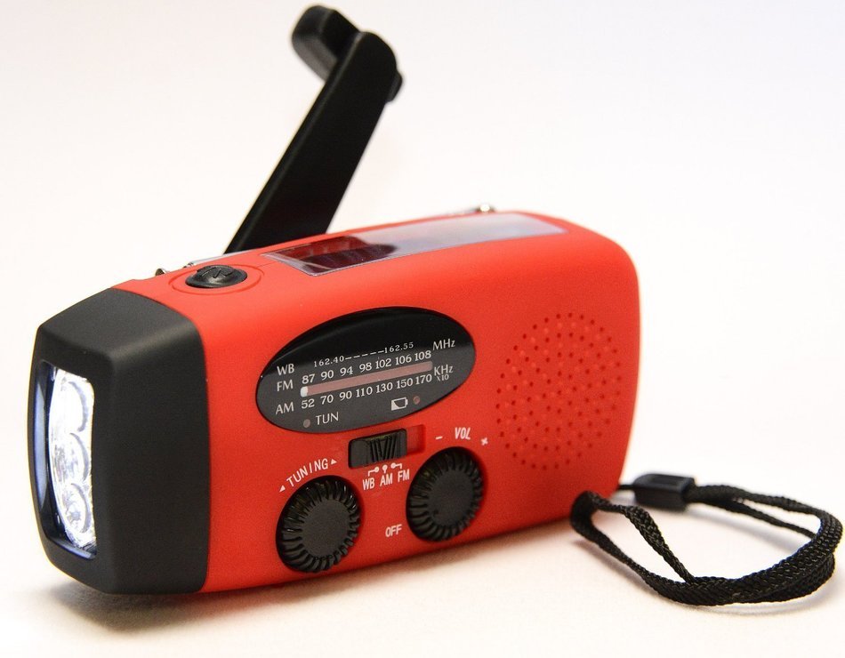 topAlert HY-88WB Emergency Dynamo Solar Self Powered AM/FM/WB(NOAA) Radio w/ LED Flashlight, Cell Phone Charger... N3