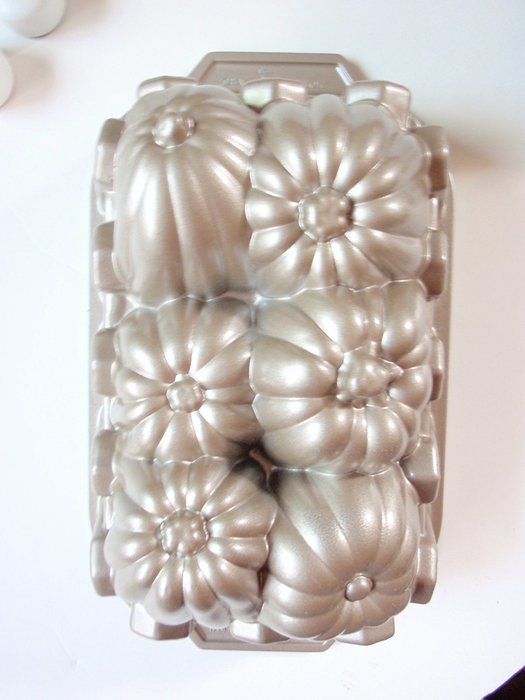 nordic-ware-williams-sonoma-pumpkin-harvest-patch-baking-loaf-pan-n2