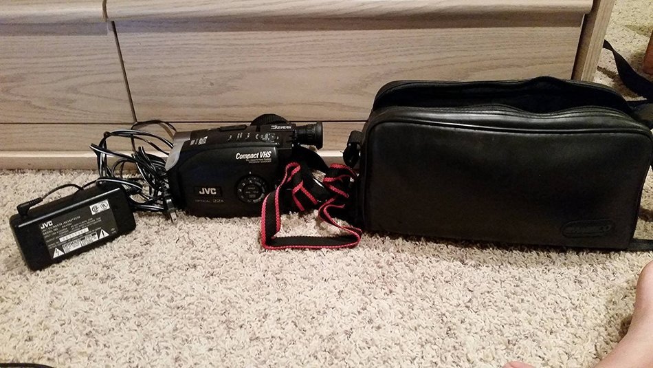 JVC Camcorder GR-AX730 VHS-C Video Recorder w/ Rechargeable Battery N2