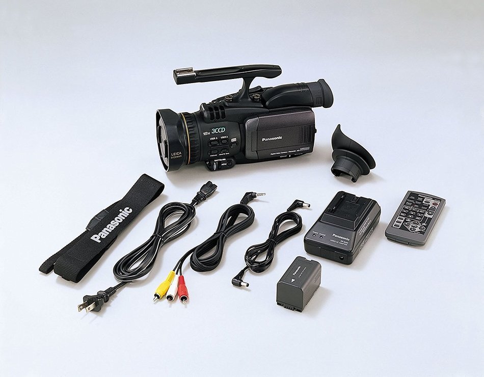 Panasonic Pro AG-DVC30 3-CCD MiniDV Camcorder w/16x Optical Zoom (Discontinued by Manufacturer)