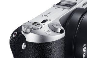 Samsung NX500 28 MP Wireless Smart Mirrorless Digital Camera with 16-50mm Power Zoom Lens (Brown) N16