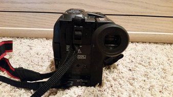 JVC Camcorder GR-AX730 VHS-C Video Recorder w/ Rechargeable Battery N6