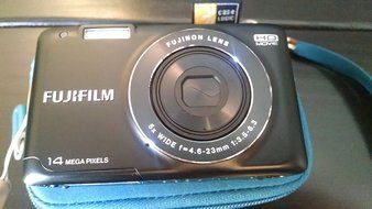 Fujifilm FinePix JX520 14-Megapixel Digital Camera | Black N5