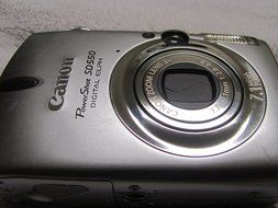 Canon PowerShot SD550 7.1 MP Digital Camera - Silver N2