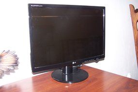 LG L227WTG 22-Inch Widescreen LCD Monitor