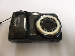 14MP Kodak EASYSHARE CD153 digital camera bundle