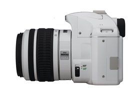 Pentax K-x 12.4 MP Digital SLR with 2.7-inch LCD and 18-55mm f/3.5-5.6 AL Lens (White)