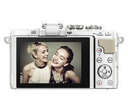 Olympus E-PL7 16MP Mirrorless Digital Camera with 3-Inch LCD with EZ Double Zoom Kit 12-42mm f/3.5-5.6 + 40-150mm... N19