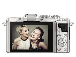 Olympus E-PL7 16MP Mirrorless Digital Camera with 3-Inch LCD with EZ Double Zoom Kit 12-42mm f/3.5-5.6 + 40-150mm... N20