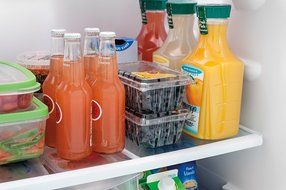 Frigidaire FFTR1619RW 28" Top Freezer Refrigerator with 16.3 cu. ft. Capacity in White N3