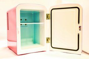 Uber Appliance UB-CH1 Uber Chill 6 can retro personal mini fridge for bedroom, office or dorm (Gun Metal (silver)) N10