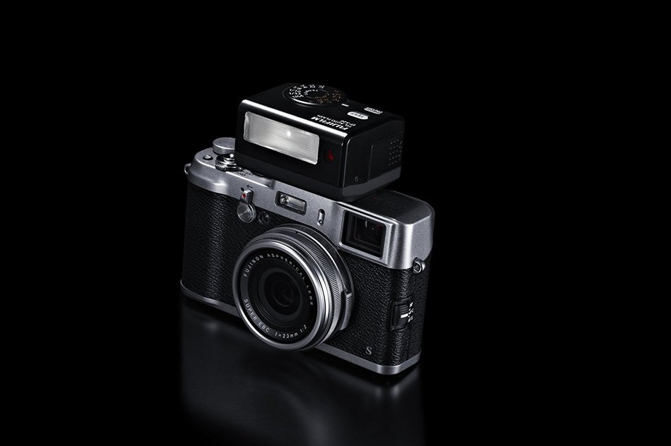 Fujifilm X100S 16 MP Digital Camera with 2.8-Inch LCD (Silver) (OLD MODEL) N3