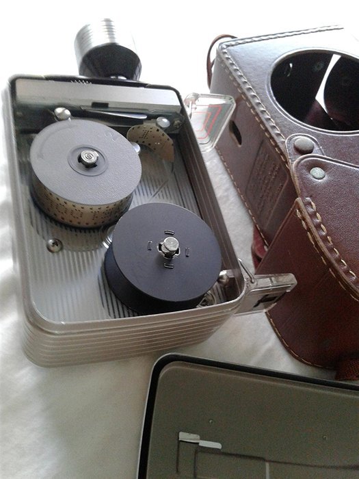 Kodak Brownie Movie camera- Turrent F 2.3 - 8mm- with leather case N2