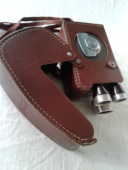 Kodak Brownie Movie camera- Turrent F 2.3 - 8mm- with leather case N3