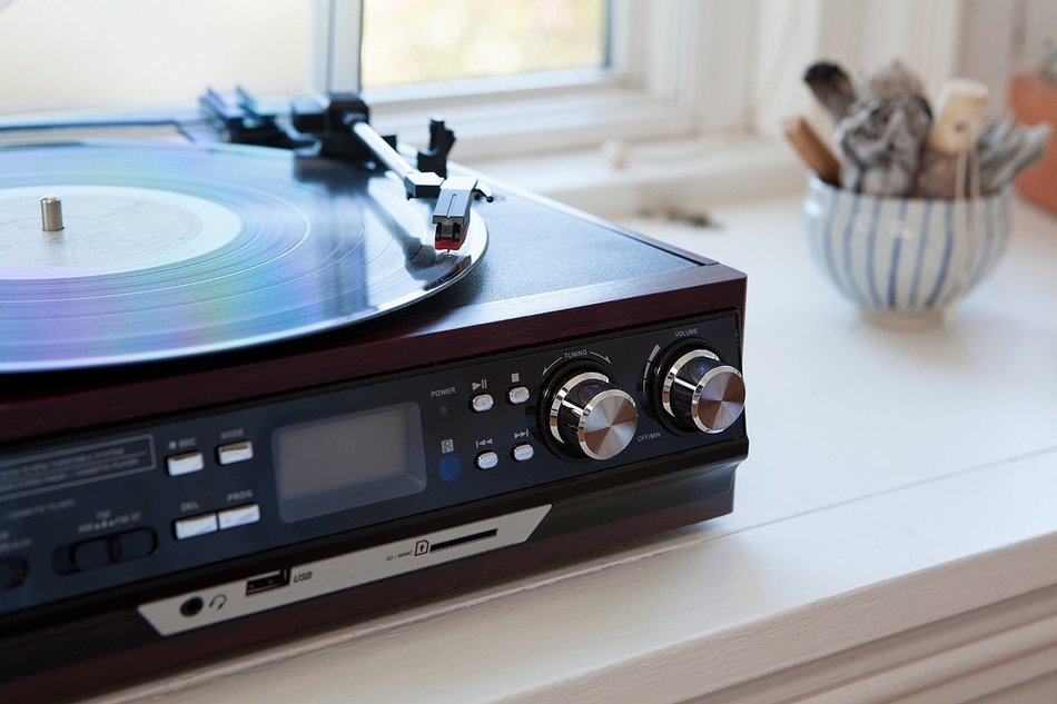 Boytone BT-17DJM-C 3-Speed Stereo Turntable, 2 Built in Speakers Digital LCD Display AM/FM, USB/SD/AUX+ Cassette...