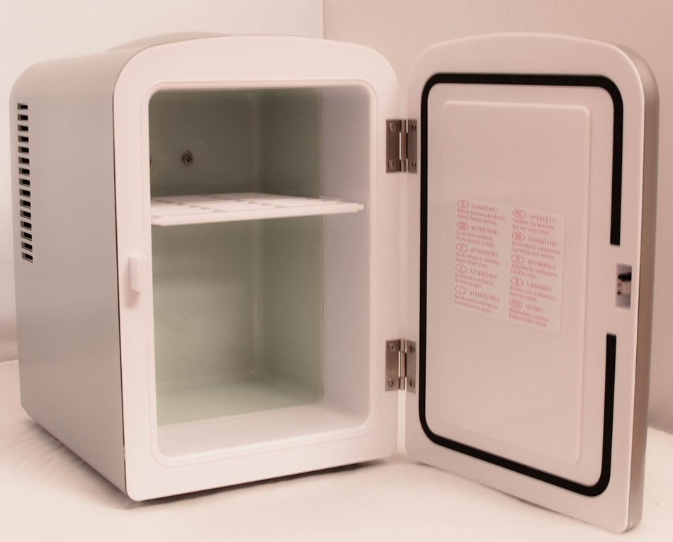 Uber Appliance UB-CH1 Uber Chill 6 can retro personal mini fridge for bedroom, office or dorm (Gun Metal (silver)) N4