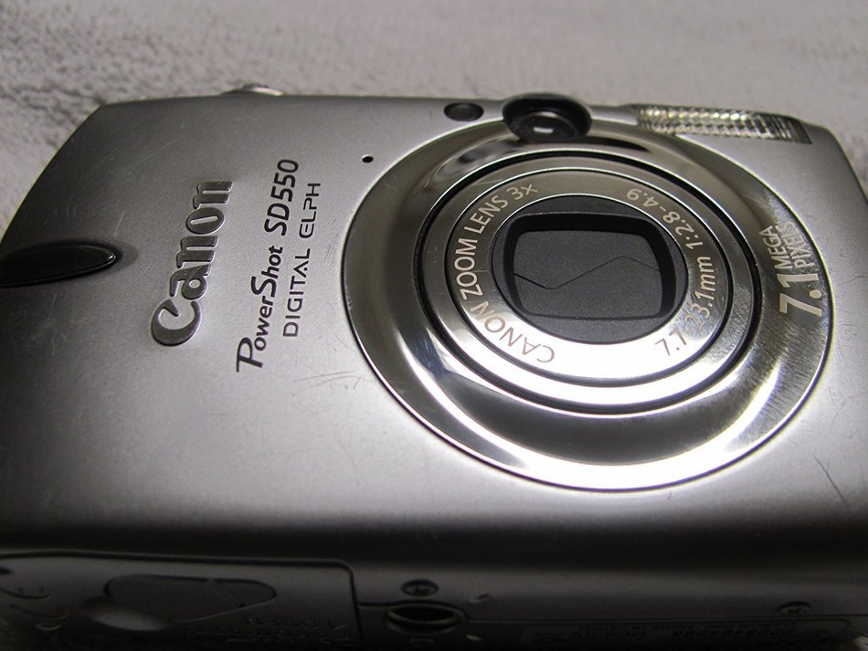 Canon PowerShot SD550 7.1 MP Digital Camera - Silver N2
